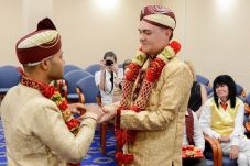 Pria Ini Jadi Muslim...