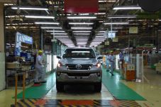 Laris Manis, Toyota...