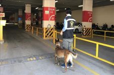 Polisi Turki Cari Bom...