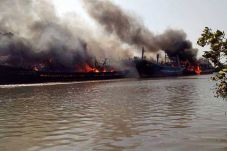 14 Kapal Nelayan di...