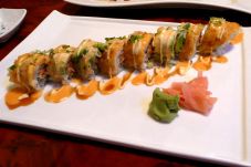 Sushi yang Lezat Belum...