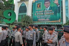 DPP PPP Diserang Puluhan...