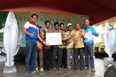 Pertamina Salurkan Bantuan...