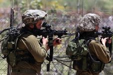 Pasukan Israel Bunuh...