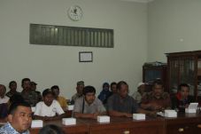 Tuntut Ganti Rugi Warga...