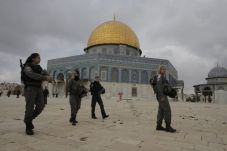 Israel Pasang Detektor...