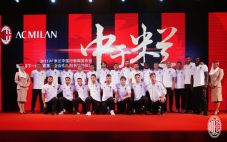 Cuci Gudang ala AC Milan...