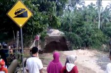Proyek Jembatan di Tanggamus...