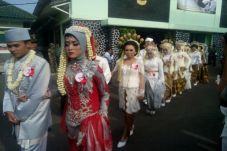 50 Pasangan Pengamen...