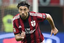 Miris, Mantan Bek Milan...