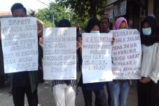 16 Pelajar Stres, Warga...