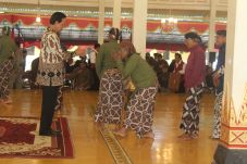 Sultan Minta Ormas Jadi...