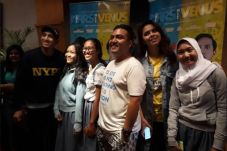Tayang Perdana, Para...