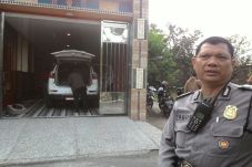 Seorang Penembak Rumah...