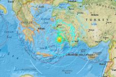 Gempa Hebat Disusul...