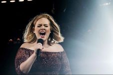 Adele mulai Kesulitan...