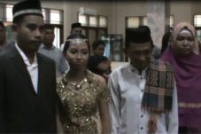 Isak Tangis Iringi Pernikahan...