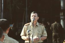 Pilgub Jabar, Iwa Karniwa...