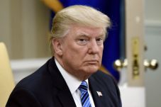 Warga AS Ditahan, Trump...