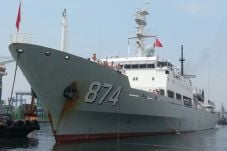Kapal Perang China Bersandar...
