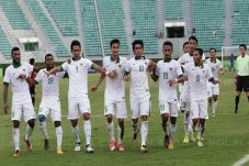 Hujan Deras, Timnas...