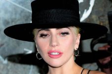 Lady Gaga Puji Mendiang...