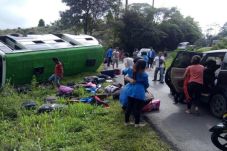 Hendak KKN, Bus yang...