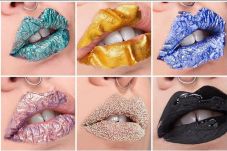 Unik! Tren Bibir Holographic...