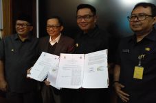 Pemkot-KPU Bandung Tandatangani...
