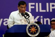 Abaikan Kritik, Duterte...