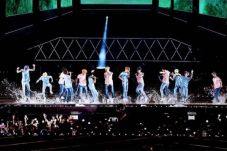 Seventeen Sukses Gelar...