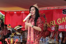 Karolin Siap Maju Calon...