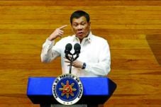 Duterte Ancam Membom...