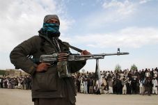 Taliban Serang Pangkalan...