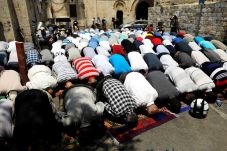 Jemaah Palestina Anggap...