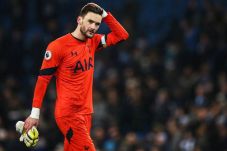 Kiper Prancis Frustasi...