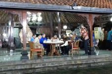 Usai Santap Nasi Goreng...