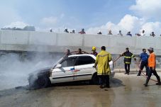 Mobil Baleno Terbakar,...