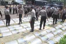 Puluhan Ribu Polisi...