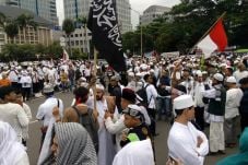 Polisi Larang Massa...