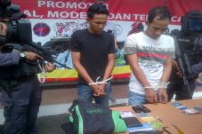 Komplotan Pencuri Uang...