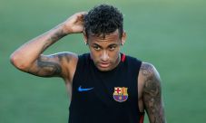 Neymar Tinggalkan Latihan...