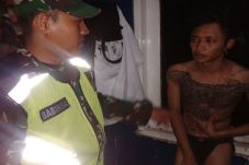 Kabur ke Rumah Sakit,...