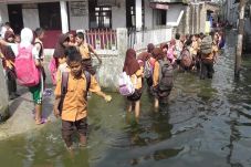 Sekolah Kebanjiran,...