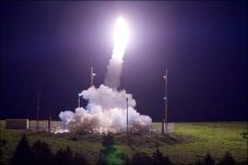 Korut Tembakkan ICBM,...
