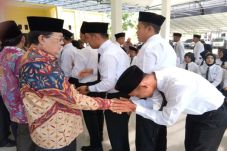 Kejar Ketertinggalan,...