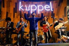Konser di Surabaya,...