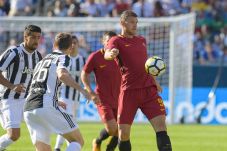 Juventus Kalahkan Roma...