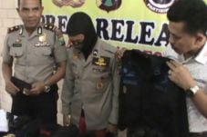 Tiduri 16 Wanita, Aril...
