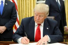 Sah, Trump Teken Sanksi...